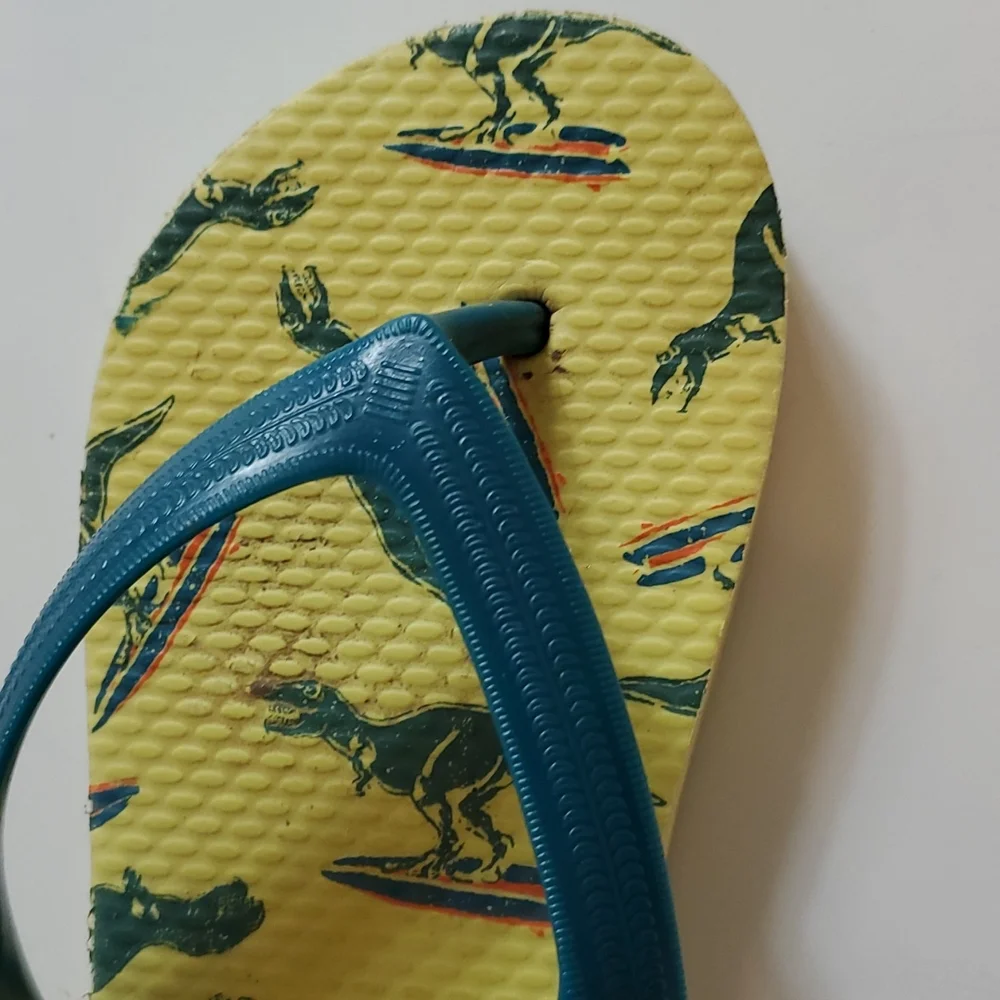 Old Navy kids thong flip flops